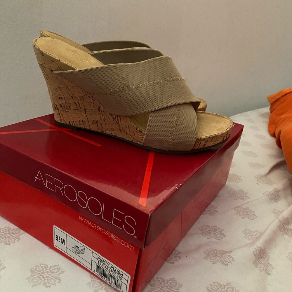 Brand new platform heels Sandals